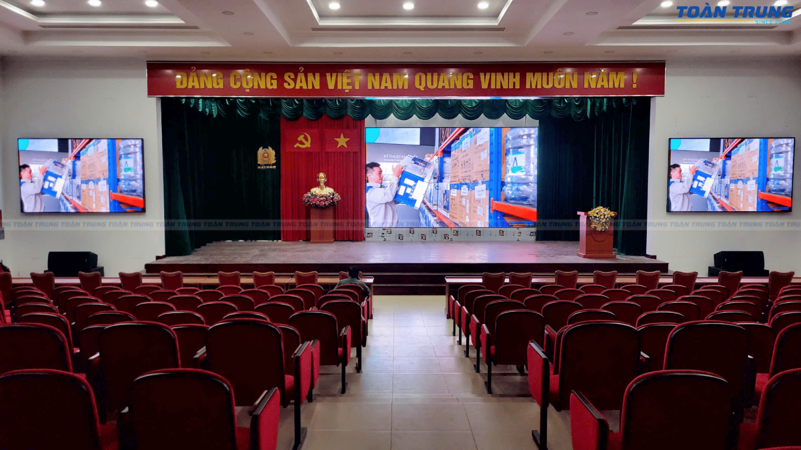 Màn Hình Hiển Thị Chuyên Dụng Cho Hội Trường Lớn-Giải pháp tối ưu cho truyền thông